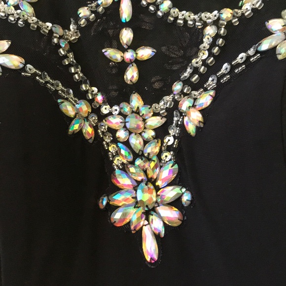 Formal Dress - Picture 3 of 7